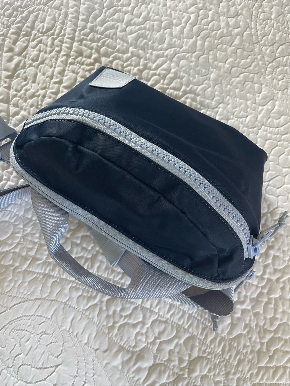 Lululemon All Day Essentials 2.5L Belt Bag/Crossbody Bag/Fanny Pack in Navy Blue - Picture 7 of 15